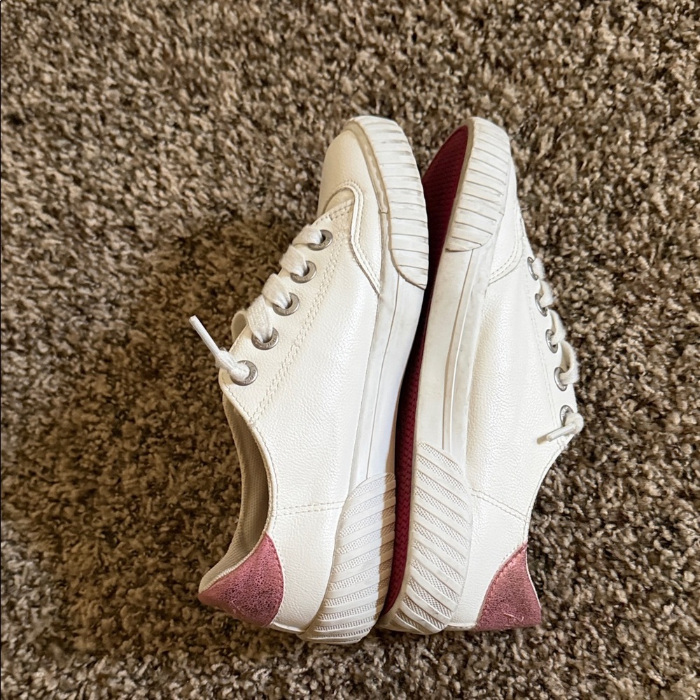 Blowfish White Sneakers with Pink Star Accents - Picture 8 of 9